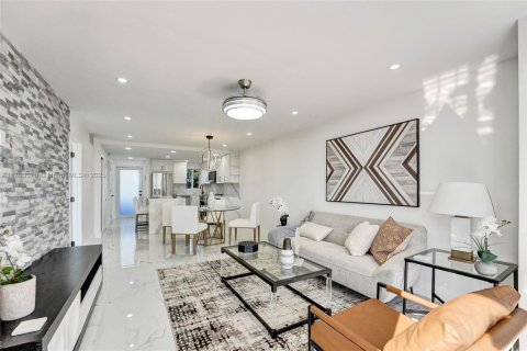 Copropriété à vendre à Pembroke Pines, Floride: 1 chambre, 74.32 m2 № 1738237 - photo 10