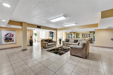 Copropriété à vendre à Pembroke Pines, Floride: 1 chambre, 74.32 m2 № 1738237 - photo 25