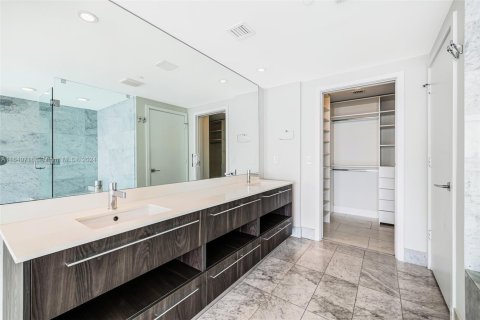 Condo in Miami, Florida, 3 bedrooms  № 1938451 - photo 19