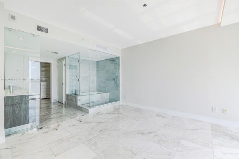 Condo in Miami, Florida, 3 bedrooms  № 1938451 - photo 15