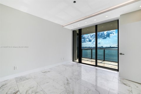Condo in Miami, Florida, 3 bedrooms  № 1938451 - photo 13