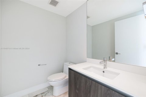 Condo in Miami, Florida, 3 bedrooms  № 1938451 - photo 28