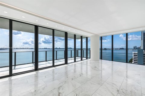 Condo in Miami, Florida, 3 bedrooms  № 1938451 - photo 1