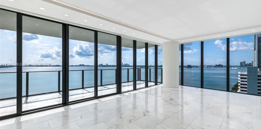 Condo in Miami, Florida, 3 bedrooms  № 1938451
