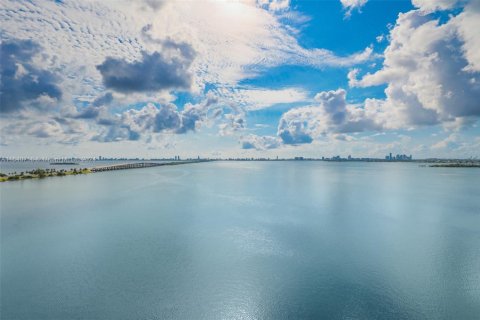 Condo in Miami, Florida, 3 bedrooms  № 1938451 - photo 21