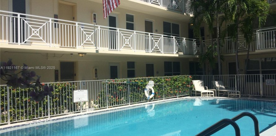 Кондоминиум с 1 спальней в Ки-Бискейн, Флорида № 1974212