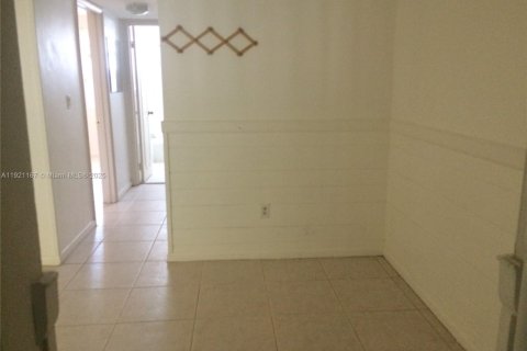 Снять в аренду кондоминиум в Ки-Бискейн, Флорида 1 спальня, 56.48м2, № 1974212 - фото 4