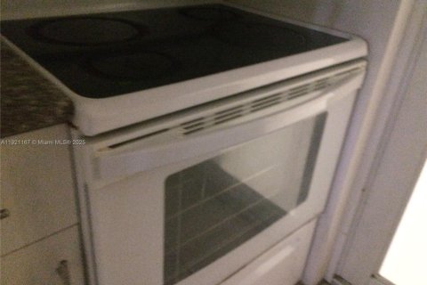 Снять в аренду кондоминиум в Ки-Бискейн, Флорида 1 спальня, 56.48м2, № 1974212 - фото 11