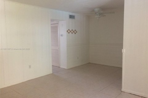 Снять в аренду кондоминиум в Ки-Бискейн, Флорида 1 спальня, 56.48м2, № 1974212 - фото 2