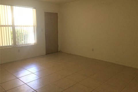 Снять в аренду кондоминиум в Ки-Бискейн, Флорида 1 спальня, 56.48м2, № 1974212 - фото 3