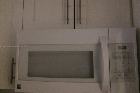 Снять в аренду кондоминиум в Ки-Бискейн, Флорида 1 спальня, 56.48м2, № 1974212 - фото 10