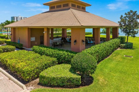 Casa en venta en Hutchinson Island South, Florida, 3 dormitorios, 229.56 m2 № 1180225 - foto 1