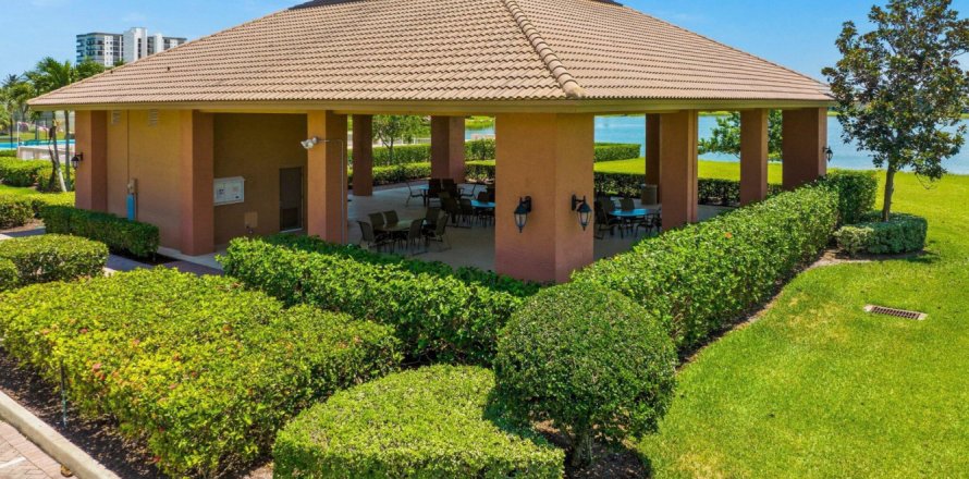 Casa en Hutchinson Island South, Florida 3 dormitorios, 229.56 m2 № 1180225