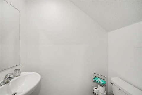 House in Zephyrhills, Florida 5 bedrooms, 205.96 sq.m. № 2223512 - photo 22