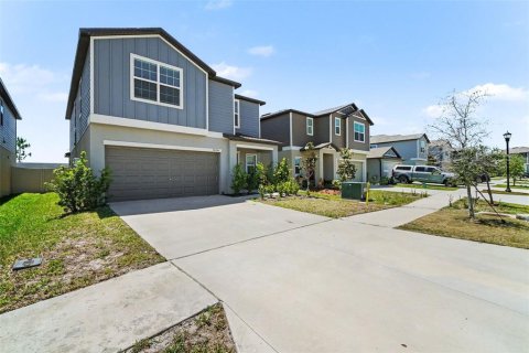 House in Zephyrhills, Florida 5 bedrooms, 205.96 sq.m. № 2223512 - photo 3