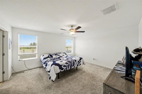 House in Zephyrhills, Florida 5 bedrooms, 205.96 sq.m. № 2223512 - photo 13