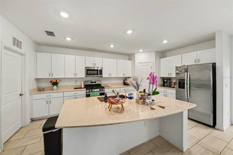 House in Zephyrhills, Florida 5 bedrooms, 205.96 sq.m. № 2223512 - photo 10