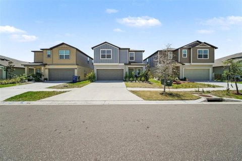 House in Zephyrhills, Florida 5 bedrooms, 205.96 sq.m. № 2223512 - photo 5