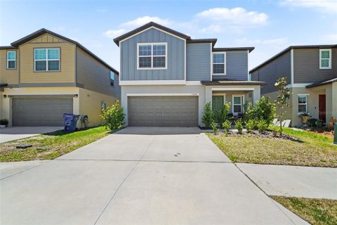 House in Zephyrhills, Florida 5 bedrooms, 205.96 sq.m. № 2223512