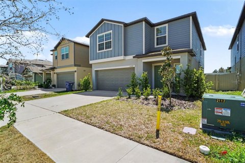 House in Zephyrhills, Florida 5 bedrooms, 205.96 sq.m. № 2223512 - photo 4
