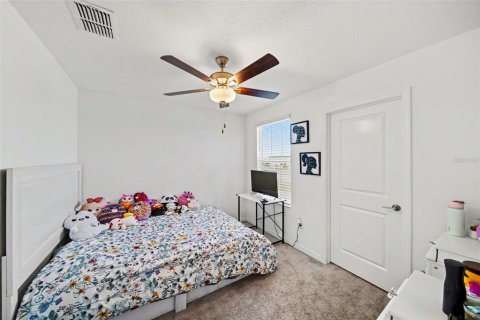 House in Zephyrhills, Florida 5 bedrooms, 205.96 sq.m. № 2223512 - photo 12