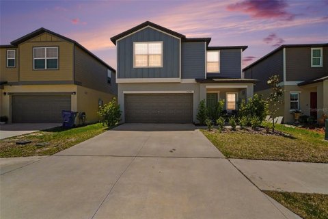 House in Zephyrhills, Florida 5 bedrooms, 205.96 sq.m. № 2223512 - photo 2