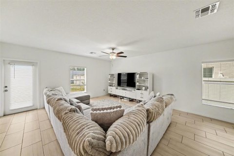 House in Zephyrhills, Florida 5 bedrooms, 205.96 sq.m. № 2223512 - photo 8