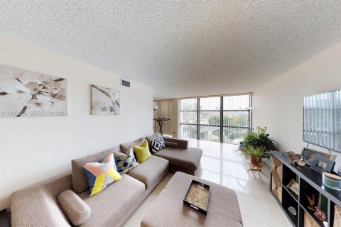 Снять в аренду кондоминиум в Халландейл-Бич, Флорида 1 спальня, 99.87м2, № 1990501 - фото 6