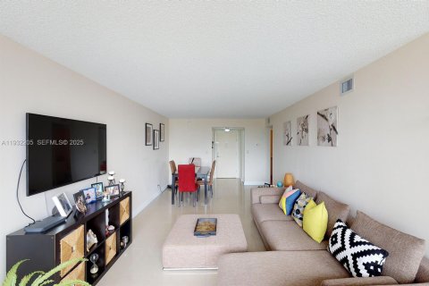 Снять в аренду кондоминиум в Халландейл-Бич, Флорида 1 спальня, 99.87м2, № 1990501 - фото 4