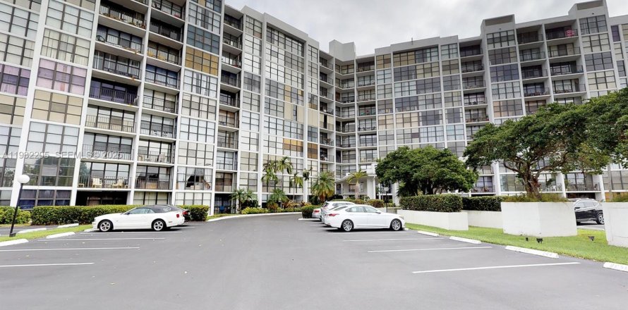 Кондоминиум с 1 спальней в Халландейл-Бич, Флорида № 1990501