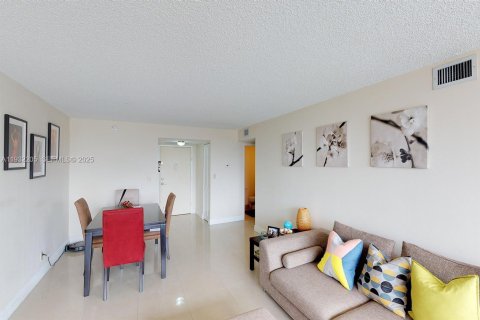 Снять в аренду кондоминиум в Халландейл-Бич, Флорида 1 спальня, 99.87м2, № 1990501 - фото 7