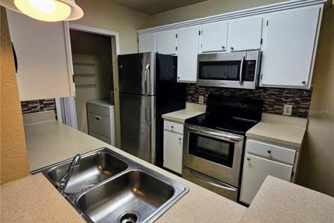 Condo in Orlando, Florida, 3 bedrooms № 2117472 - photo 18