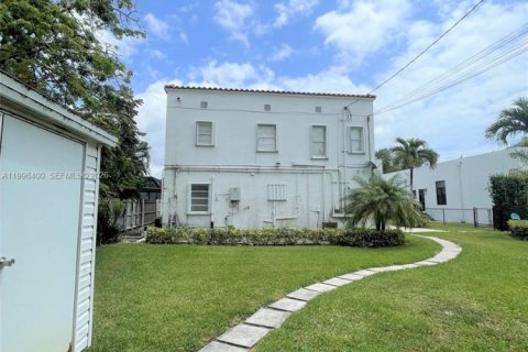 House in Miami, Florida 3 bedrooms, 167.22 sq.m. № 2059068 - photo 19
