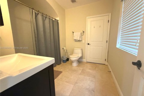 House in Miami, Florida 3 bedrooms, 167.22 sq.m. № 2059068 - photo 11