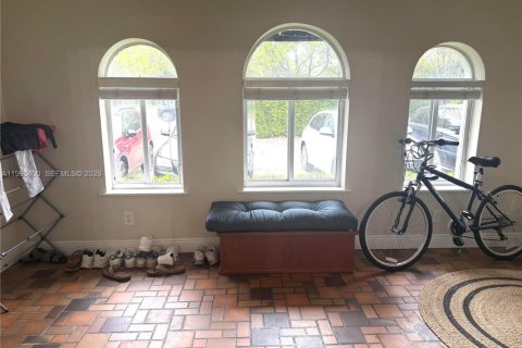 House in Miami, Florida 3 bedrooms, 167.22 sq.m. № 2059068 - photo 5