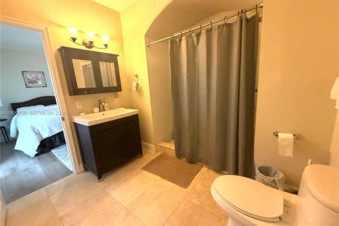 House in Miami, Florida 3 bedrooms, 167.22 sq.m. № 2059068 - photo 10