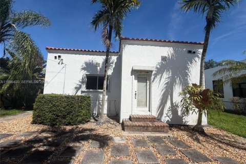 House in Miami, Florida 3 bedrooms, 167.22 sq.m. № 2059068 - photo 18