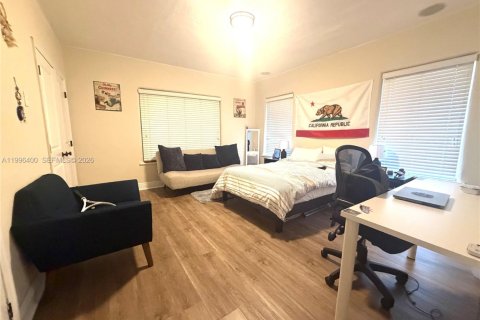 House in Miami, Florida 3 bedrooms, 167.22 sq.m. № 2059068 - photo 14