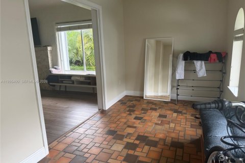 House in Miami, Florida 3 bedrooms, 167.22 sq.m. № 2059068 - photo 4