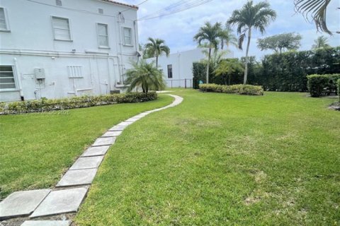 House in Miami, Florida 3 bedrooms, 167.22 sq.m. № 2059068 - photo 21