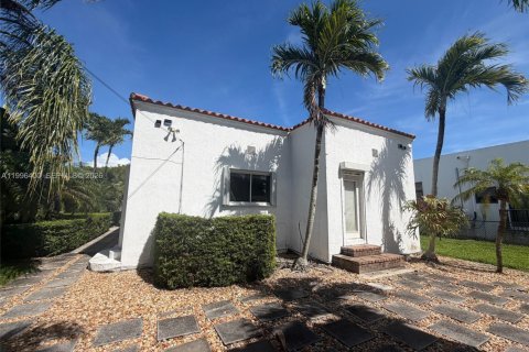 House in Miami, Florida 3 bedrooms, 167.22 sq.m. № 2059068 - photo 17