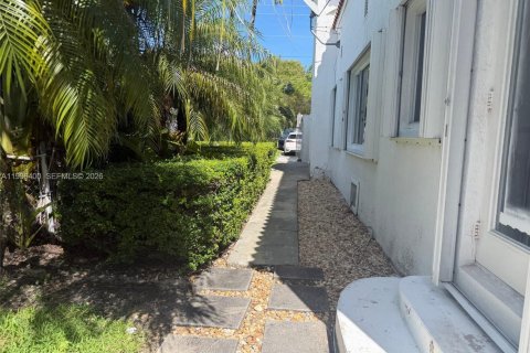 House in Miami, Florida 3 bedrooms, 167.22 sq.m. № 2059068 - photo 27