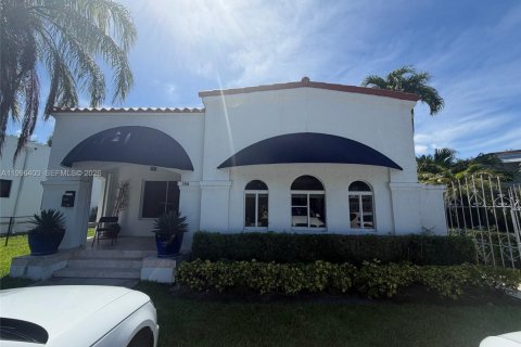 House in Miami, Florida 3 bedrooms, 167.22 sq.m. № 2059068 - photo 2