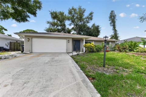 House in Bradenton, Florida 3 bedrooms, 163.69 sq.m. № 2227822 - photo 3