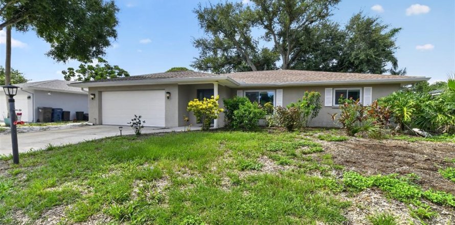 House in Bradenton, Florida 3 bedrooms, 163.69 sq.m. № 2227822