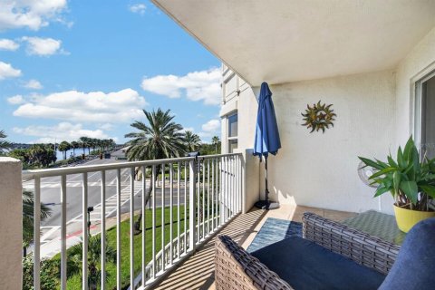 Condo in Ormond Beach, Florida, 3 bedrooms  № 2394403 - photo 12