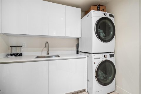Condo in Fort Lauderdale, Florida, 3 bedrooms № 2081910 - photo 20