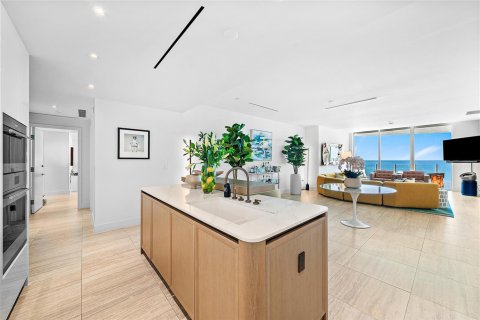 Condo in Fort Lauderdale, Florida, 3 bedrooms № 2081910 - photo 9