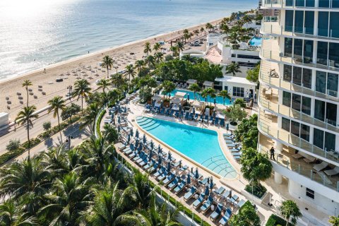 Condo in Fort Lauderdale, Florida, 3 bedrooms № 2081910 - photo 1
