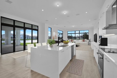 House in Cooper City, Florida 6 bedrooms, 536.98 sq.m. № 1942325 - photo 6